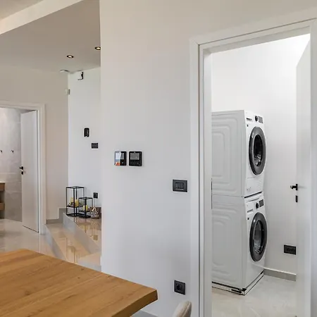 Bella Casa - Newly Built Designer Villa Kalyves