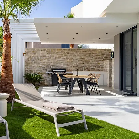 Bella Casa - Newly Built Designer *